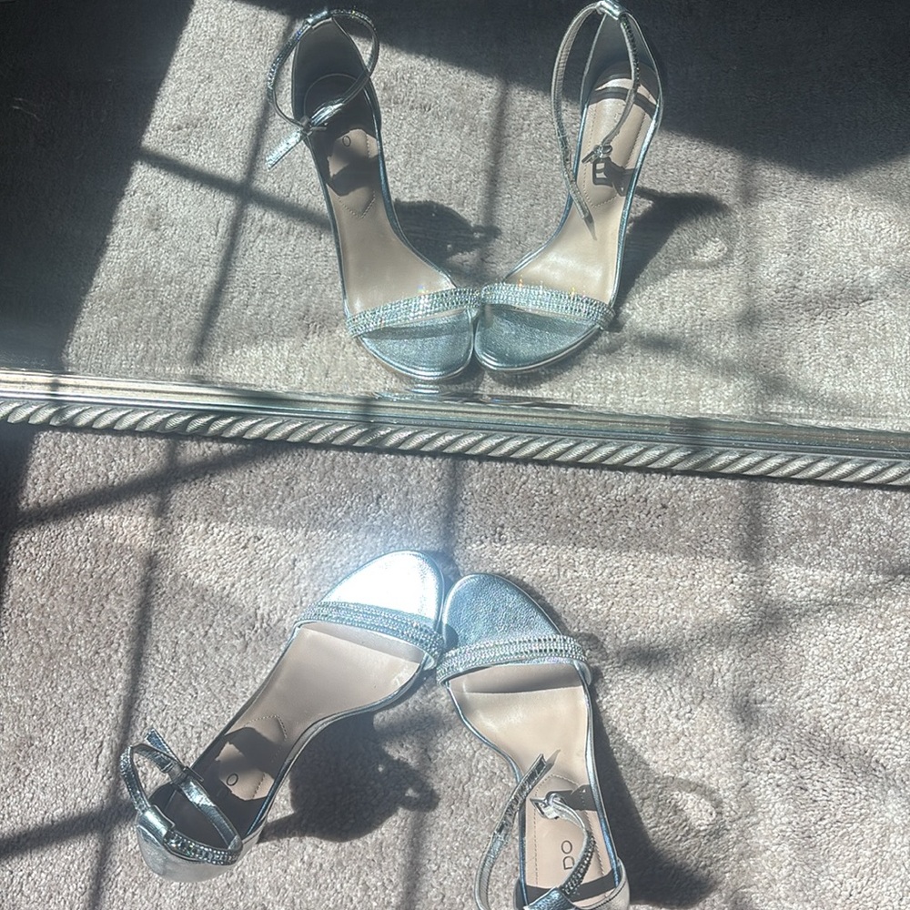 Aldo Silver Heels with Elegant Design - Picture 4 of 5